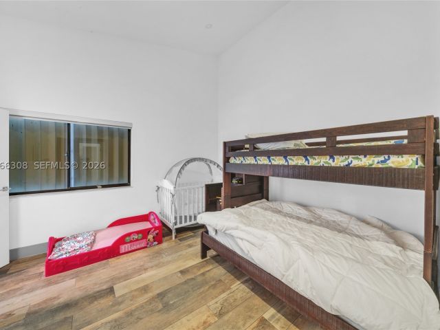 7-bedroom home for sale in Hollywood - 5811 SW 33rd Ter - MondialRealty
