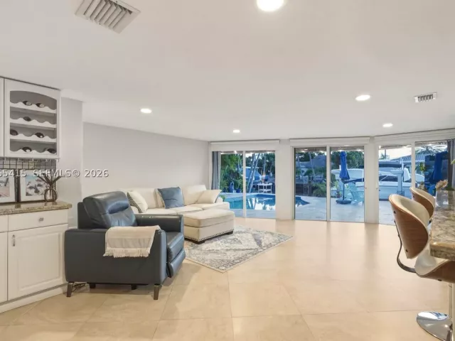 3-bedroom home for sale in Pompano Beach - 491 SE 10th Ave - MondialRealty