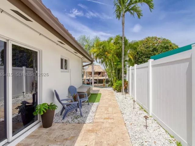 3-bedroom home for sale in Pompano Beach - 491 SE 10th Ave - MondialRealty