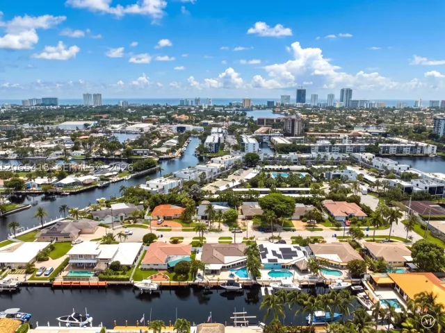 3-bedroom home for sale in Pompano Beach - 491 SE 10th Ave - MondialRealty