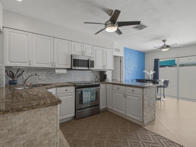 3-bedroom home for sale in Pompano Beach - 491 SE 10th Ave - MondialRealty