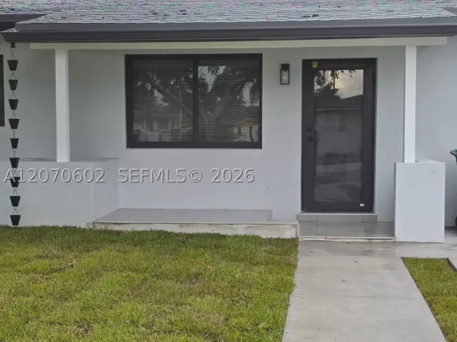 5-bedroom home for sale in Miami Gardens - 2910 NW 175th St - MondialRealty