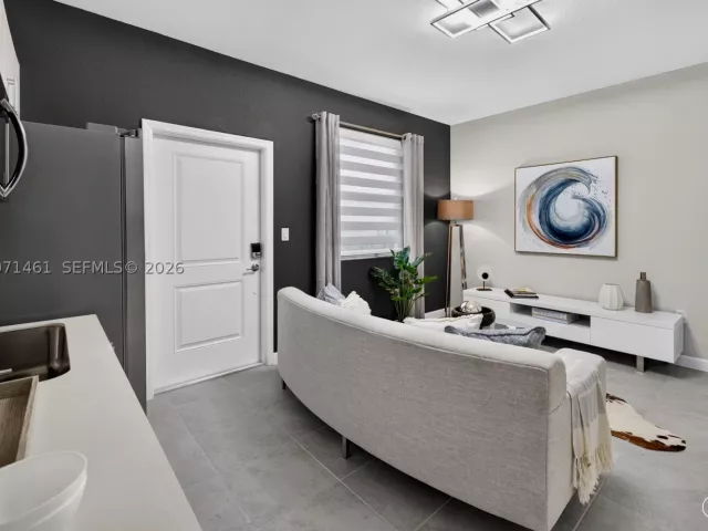 5-bedroom home for sale in Miami - 33764 SW 195 AVE - MondialRealty