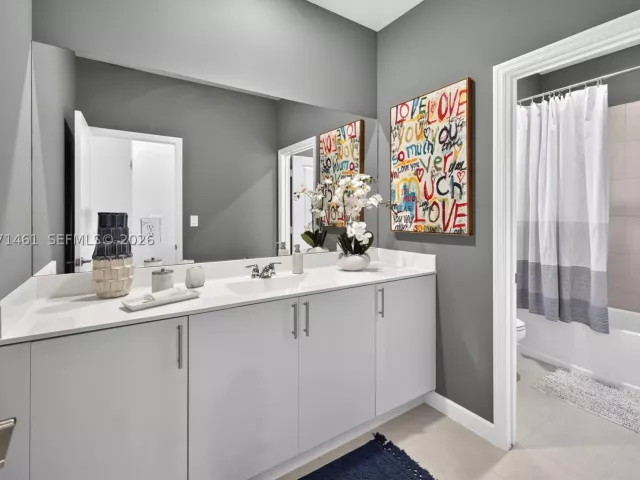 5-bedroom home for sale in Miami - 33764 SW 195 AVE - MondialRealty