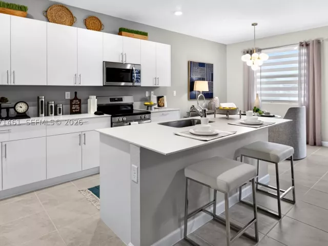 5-bedroom home for sale in Miami - 33764 SW 195 AVE - MondialRealty