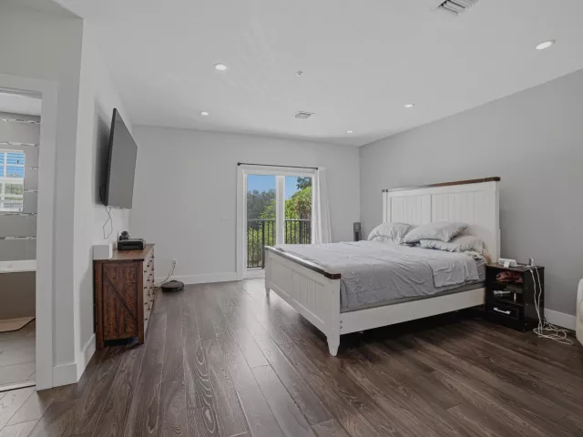 3-bedroom home for sale in Fort Lauderdale - 807 NW 1ST Avenue - MondialRealty