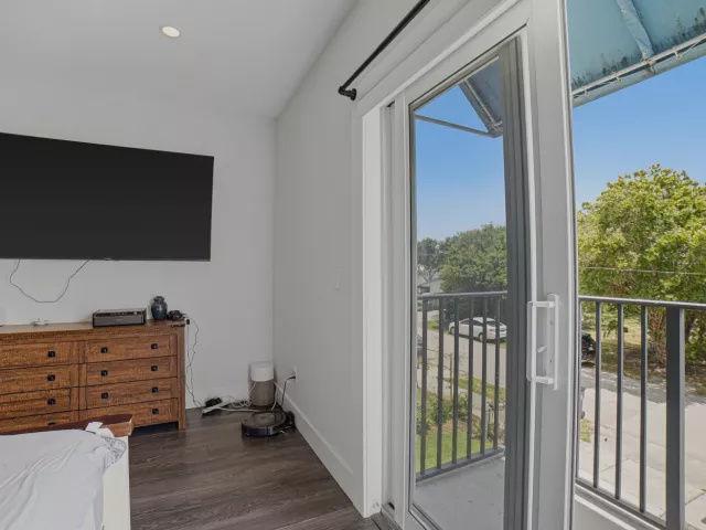 3-bedroom home for sale in Fort Lauderdale - 807 NW 1ST Avenue - MondialRealty