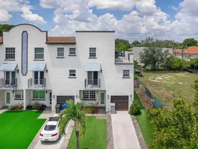 3-bedroom home for sale in Fort Lauderdale - 807 NW 1ST Avenue - MondialRealty