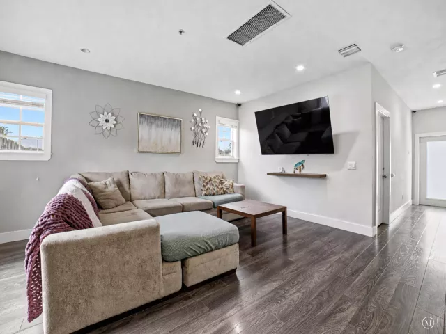 3-bedroom home for sale in Fort Lauderdale - 807 NW 1ST Avenue - MondialRealty