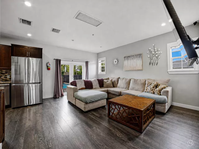 3-bedroom home for sale in Fort Lauderdale - 807 NW 1ST Avenue - MondialRealty