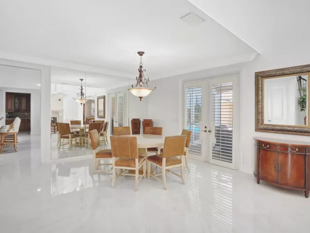 5-bedroom home for sale in West Palm Beach - 7903 Ironhorse Boulevard - MondialRealty