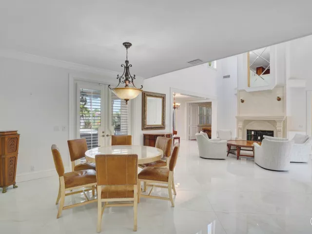 5-bedroom home for sale in West Palm Beach - 7903 Ironhorse Boulevard - MondialRealty