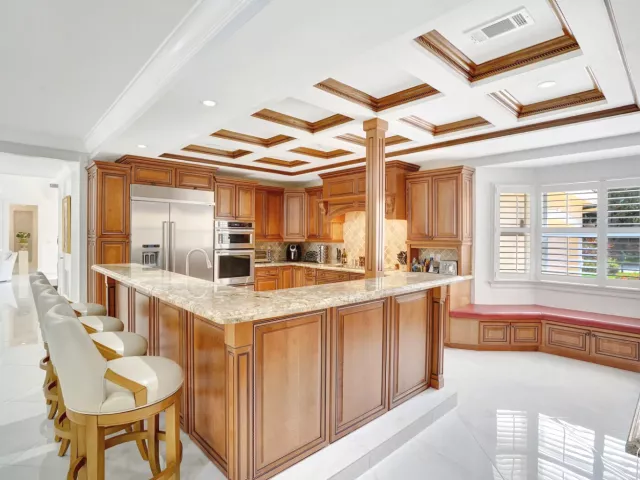 5-bedroom home for sale in West Palm Beach - 7903 Ironhorse Boulevard - MondialRealty