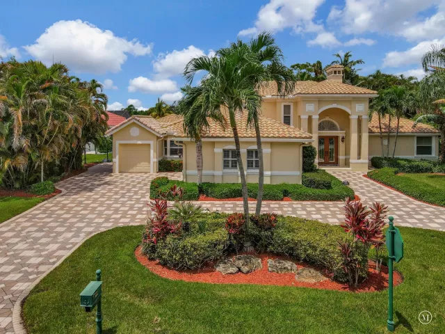 5-bedroom home for sale in West Palm Beach - 7903 Ironhorse Boulevard - MondialRealty