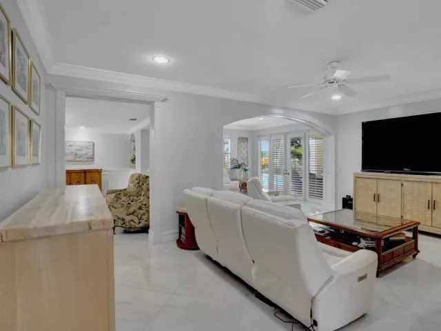 5-bedroom home for sale in West Palm Beach - 7903 Ironhorse Boulevard - MondialRealty