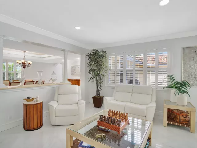 5-bedroom home for sale in West Palm Beach - 7903 Ironhorse Boulevard - MondialRealty
