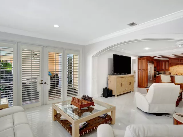 5-bedroom home for sale in West Palm Beach - 7903 Ironhorse Boulevard - MondialRealty
