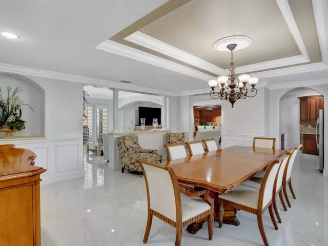 5-bedroom home for sale in West Palm Beach - 7903 Ironhorse Boulevard - MondialRealty