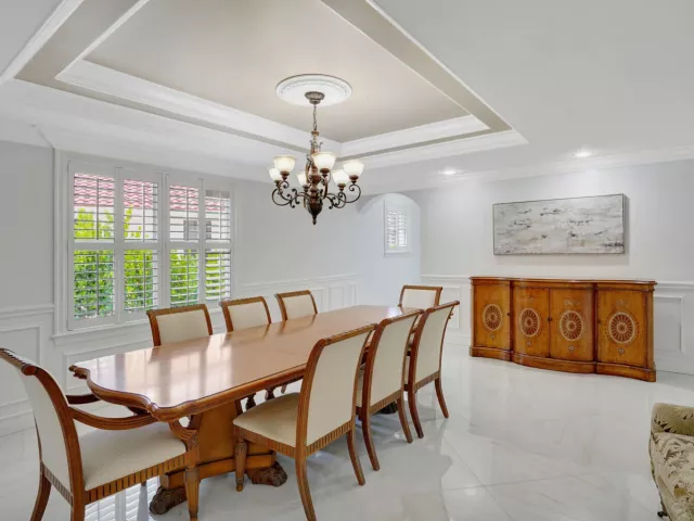 5-bedroom home for sale in West Palm Beach - 7903 Ironhorse Boulevard - MondialRealty