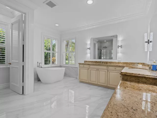 5-bedroom home for sale in West Palm Beach - 7903 Ironhorse Boulevard - MondialRealty