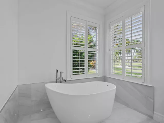 5-bedroom home for sale in West Palm Beach - 7903 Ironhorse Boulevard - MondialRealty