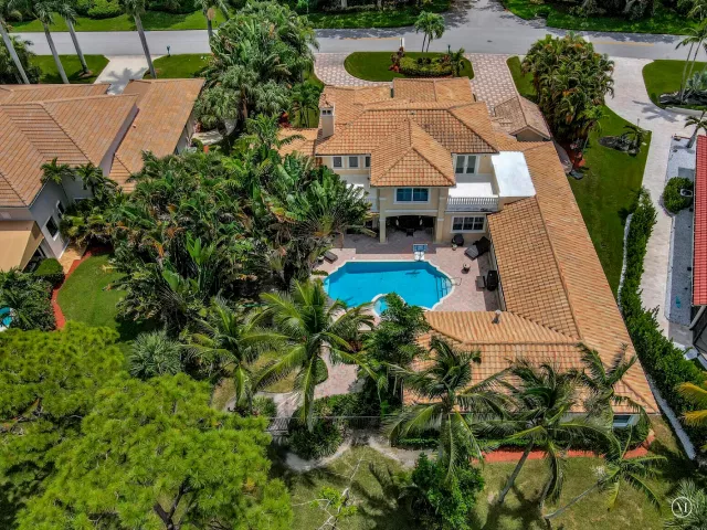 5-bedroom home for sale in West Palm Beach - 7903 Ironhorse Boulevard - MondialRealty