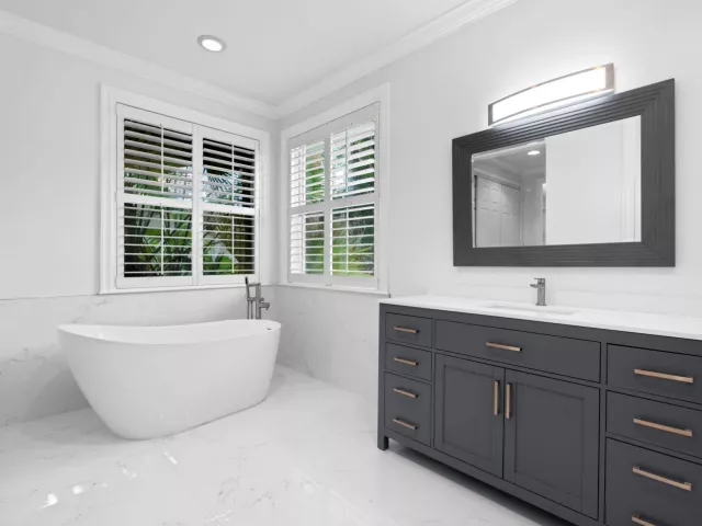 5-bedroom home for sale in West Palm Beach - 7903 Ironhorse Boulevard - MondialRealty