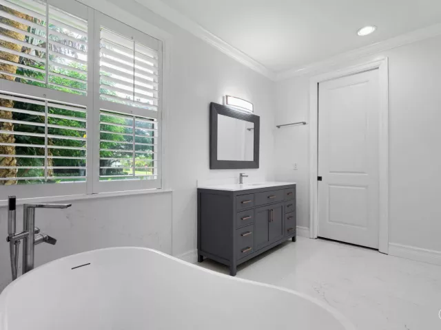 5-bedroom home for sale in West Palm Beach - 7903 Ironhorse Boulevard - MondialRealty
