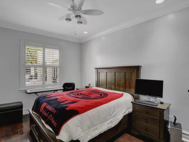 5-bedroom home for sale in West Palm Beach - 7903 Ironhorse Boulevard - MondialRealty