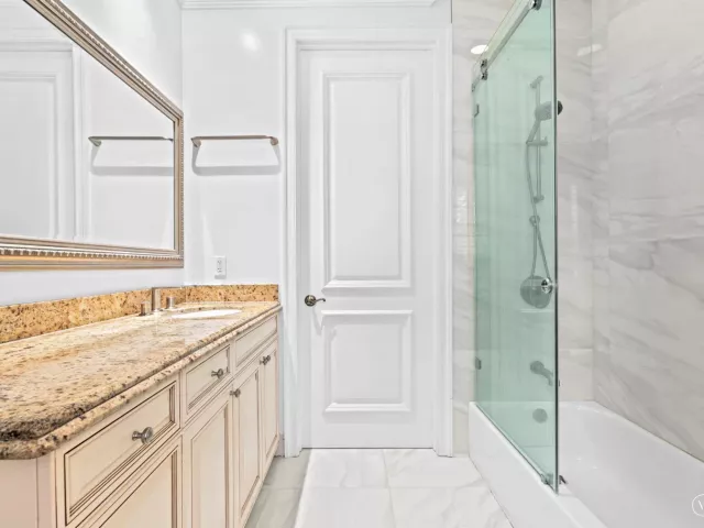 5-bedroom home for sale in West Palm Beach - 7903 Ironhorse Boulevard - MondialRealty