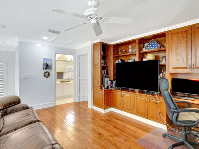 5-bedroom home for sale in West Palm Beach - 7903 Ironhorse Boulevard - MondialRealty