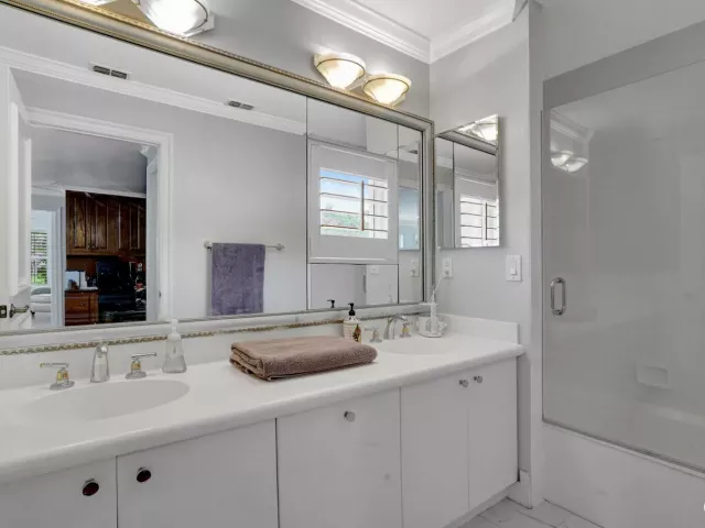 5-bedroom home for sale in West Palm Beach - 7903 Ironhorse Boulevard - MondialRealty