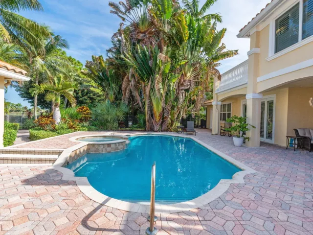 5-bedroom home for sale in West Palm Beach - 7903 Ironhorse Boulevard - MondialRealty