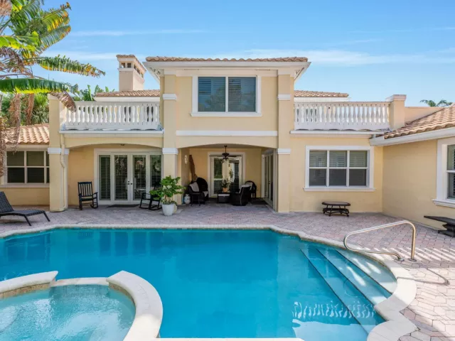 5-bedroom home for sale in West Palm Beach - 7903 Ironhorse Boulevard - MondialRealty