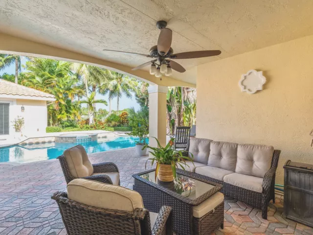 5-bedroom home for sale in West Palm Beach - 7903 Ironhorse Boulevard - MondialRealty