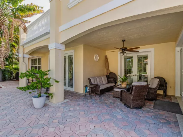 5-bedroom home for sale in West Palm Beach - 7903 Ironhorse Boulevard - MondialRealty