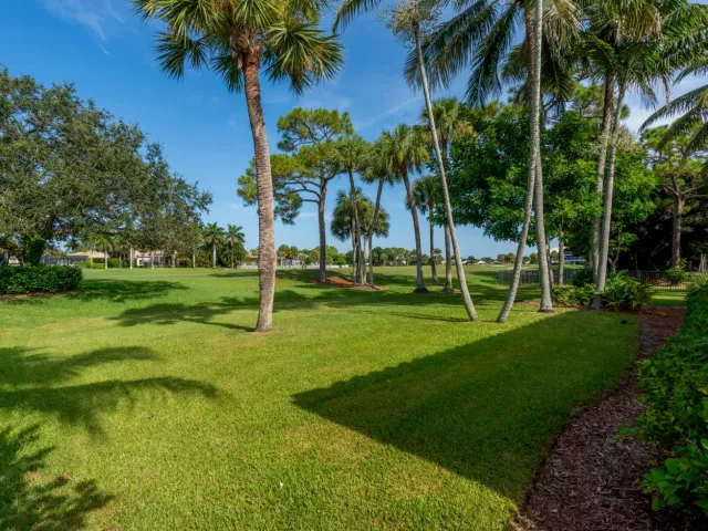 5-bedroom home for sale in West Palm Beach - 7903 Ironhorse Boulevard - MondialRealty