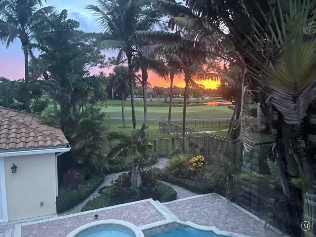 5-bedroom home for sale in West Palm Beach - 7903 Ironhorse Boulevard - MondialRealty