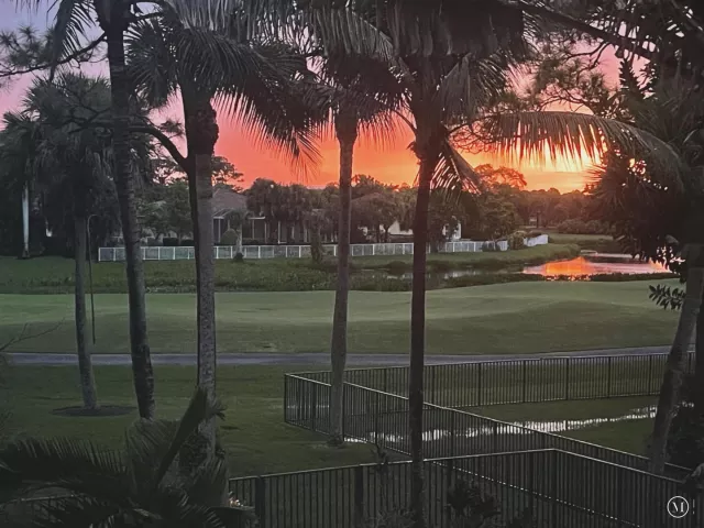 5-bedroom home for sale in West Palm Beach - 7903 Ironhorse Boulevard - MondialRealty