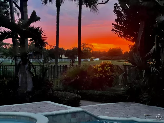 5-bedroom home for sale in West Palm Beach - 7903 Ironhorse Boulevard - MondialRealty
