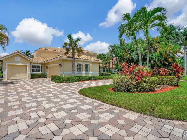 5-bedroom home for sale in West Palm Beach - 7903 Ironhorse Boulevard - MondialRealty