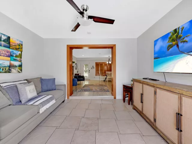 3-bedroom home for rent in Wilton Manors - 401 NW 21ST Court - MondialRealty