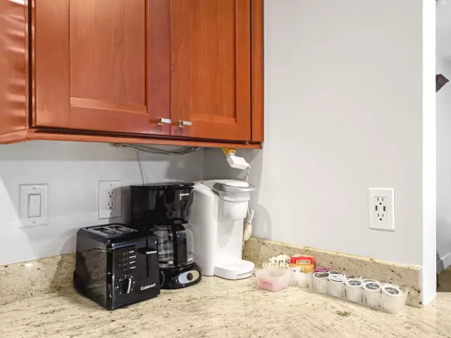 3-bedroom home for rent in Wilton Manors - 401 NW 21ST Court - MondialRealty