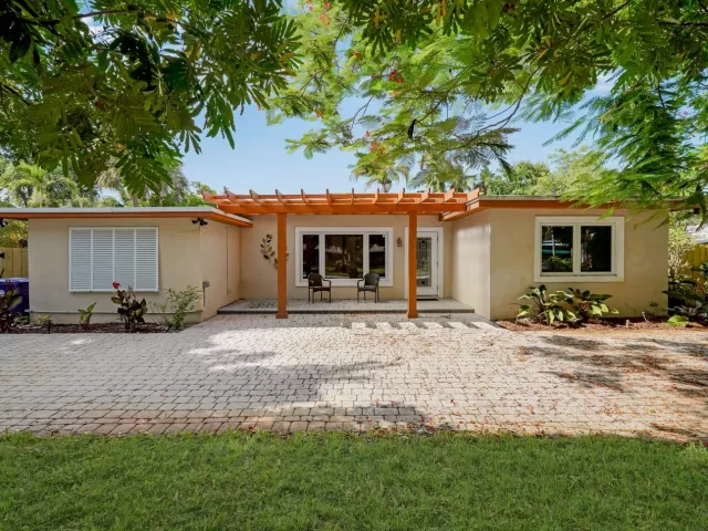3-bedroom home for rent in Wilton Manors - 401 NW 21ST Court - MondialRealty