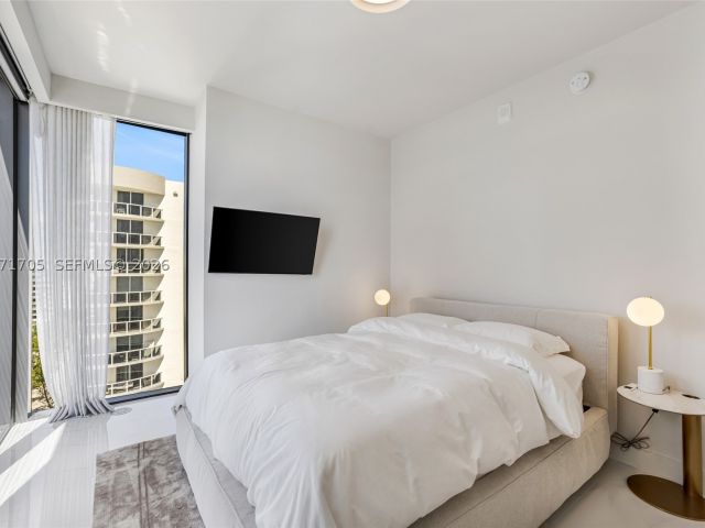 4-bedroom condo for rent in Miami - 700 NE 24th St 1107 - MondialRealty