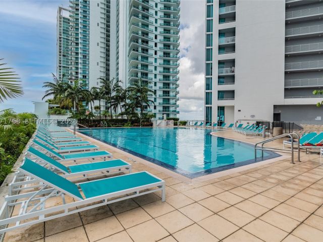 2-bedroom condo for rent in Miami - 888 Biscayne Blvd 1601 - MondialRealty