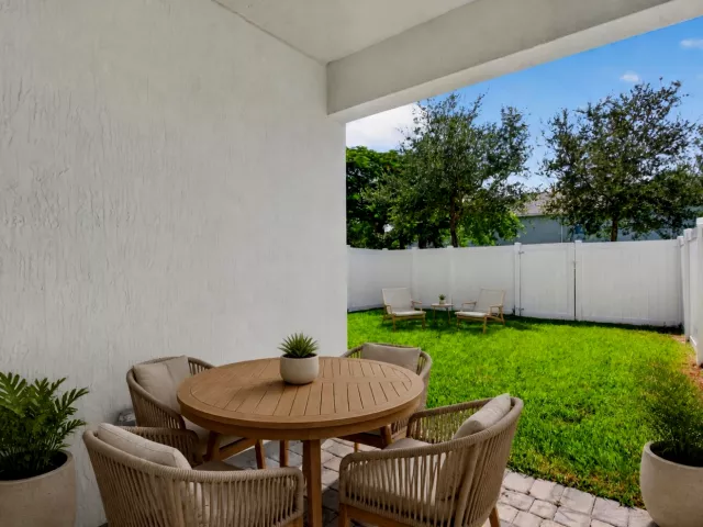 3-bedroom home for sale in Deerfield Beach - 543 Parsons Way - MondialRealty