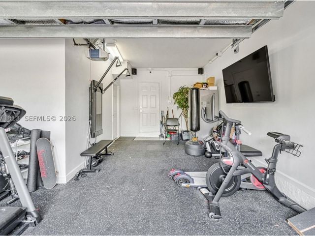 5-bedroom home for sale in Pembroke Pines - 1500 SW 171st Ter - MondialRealty