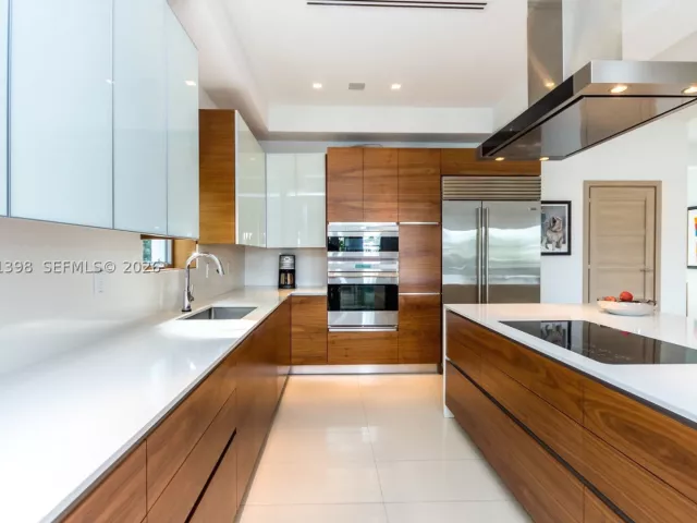 4-bedroom home for sale in Miami Beach - 455 E Dilido Dr - MondialRealty