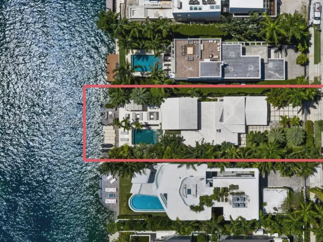 4-bedroom home for sale in Miami Beach - 455 E Dilido Dr - MondialRealty